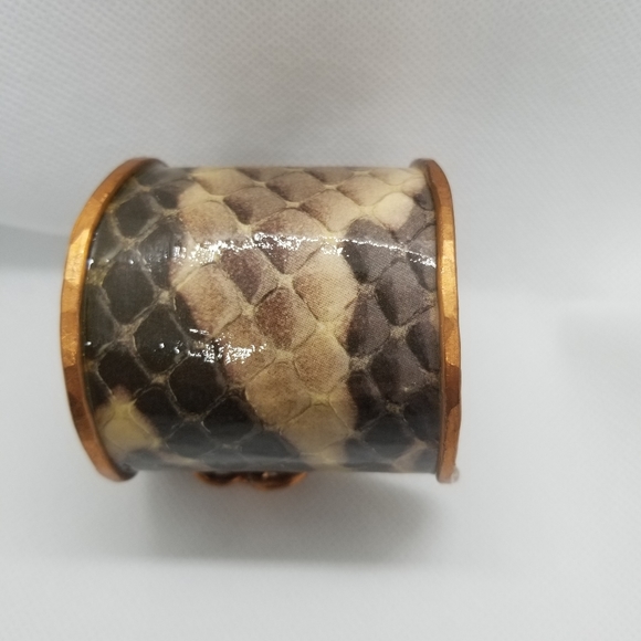 B Snake Skin Cuff Green Interior - Picture 7 of 7